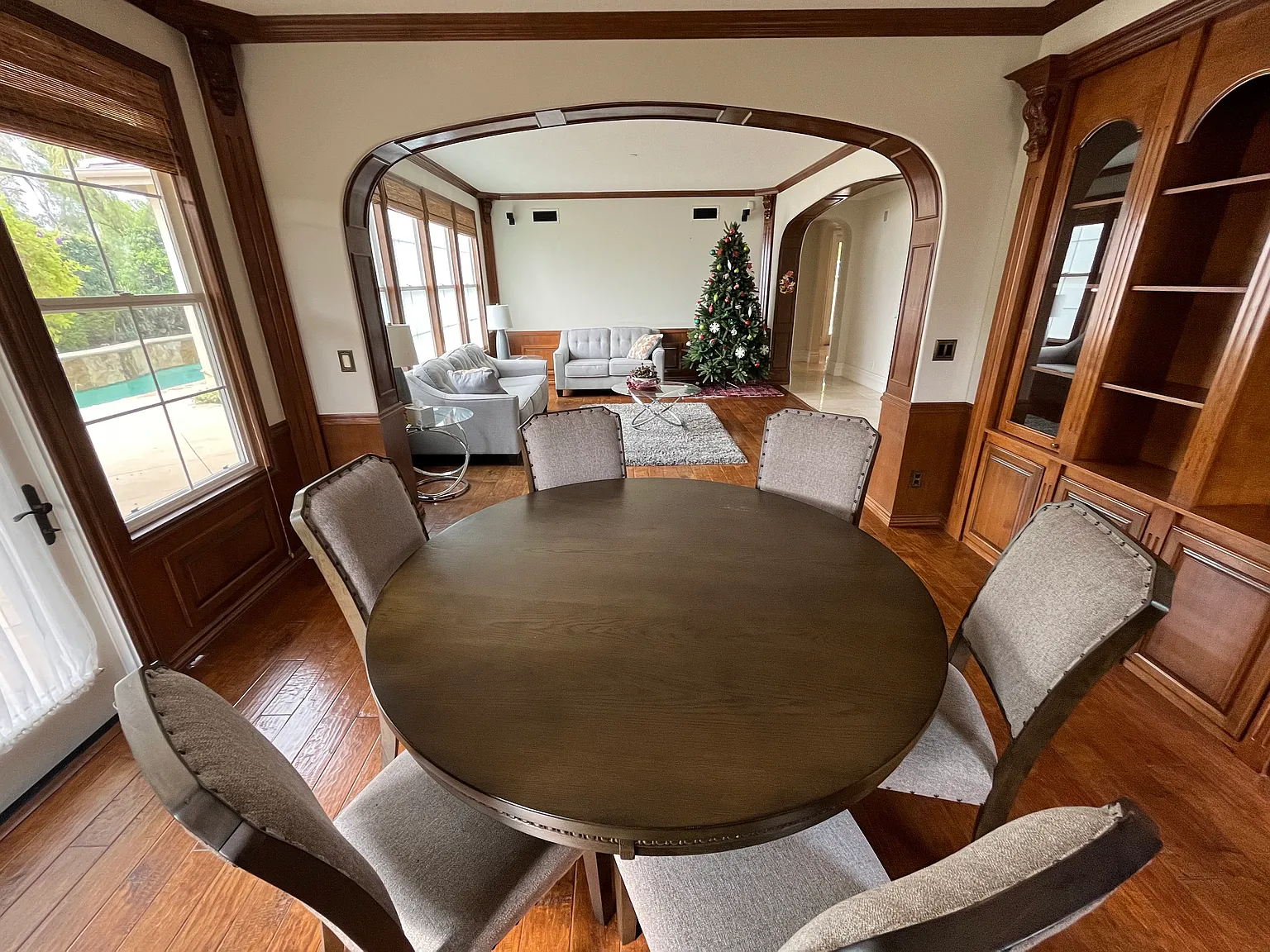 5 bed, 4333 sqft, $9,900 — Photo 4