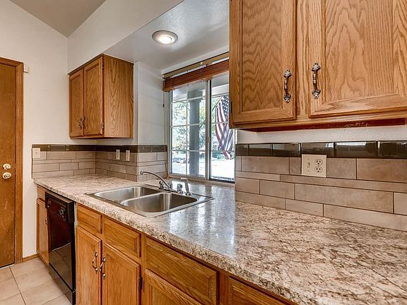 Nice homey window over kitchen sink.