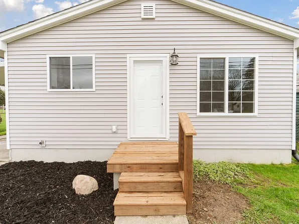 1460 E Judd Rd, Burton, MI 48529