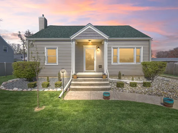 2110 E Oakland Ave, Bloomington, IL 61701