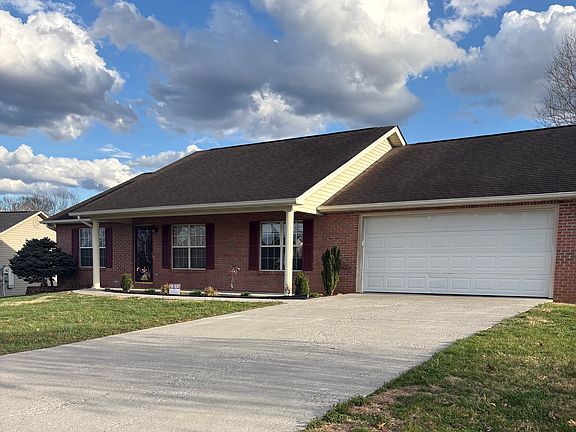 3rd image of 1617 Country Meadows Dr