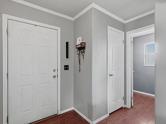 2nd image of 201 N Plum St
