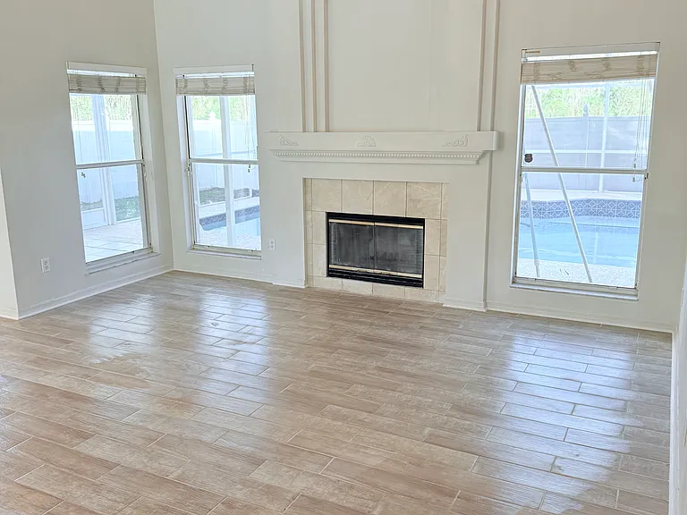 651 Queensbridge Dr — Photo 4