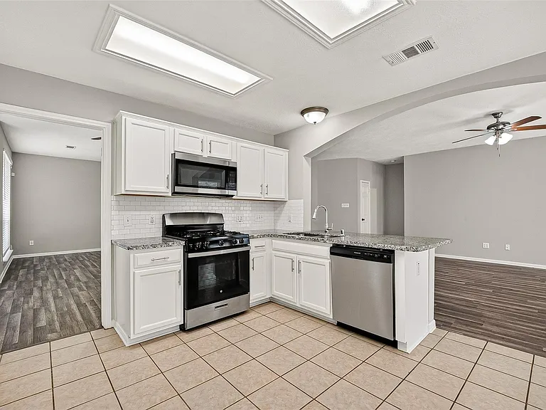 2902 Burgess Hill Ct — Photo 12