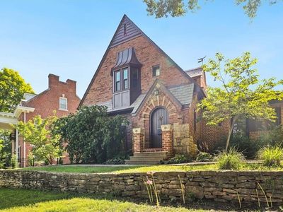 709 Manheim Rd, Kansas City, MO, 64109