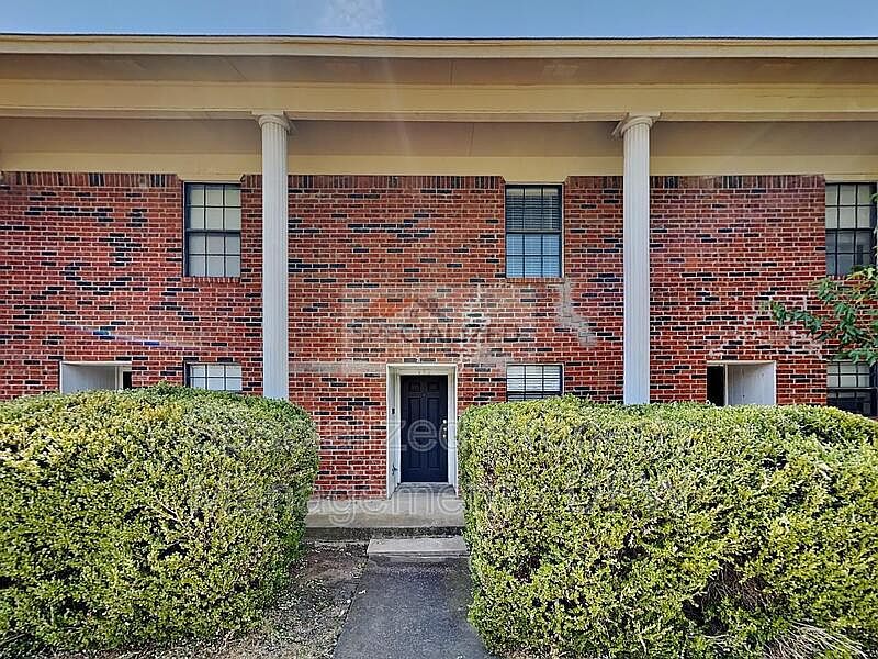 1st image of 932 Southmoor Dr
