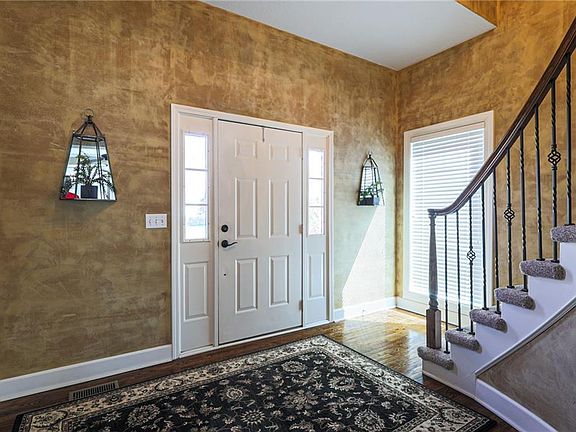 4th image of 2421 SW Winterfield Ct