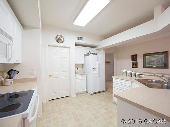 4th image of 2747 NW 103rd Way