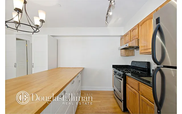 Rented by Douglas Elliman | media 22