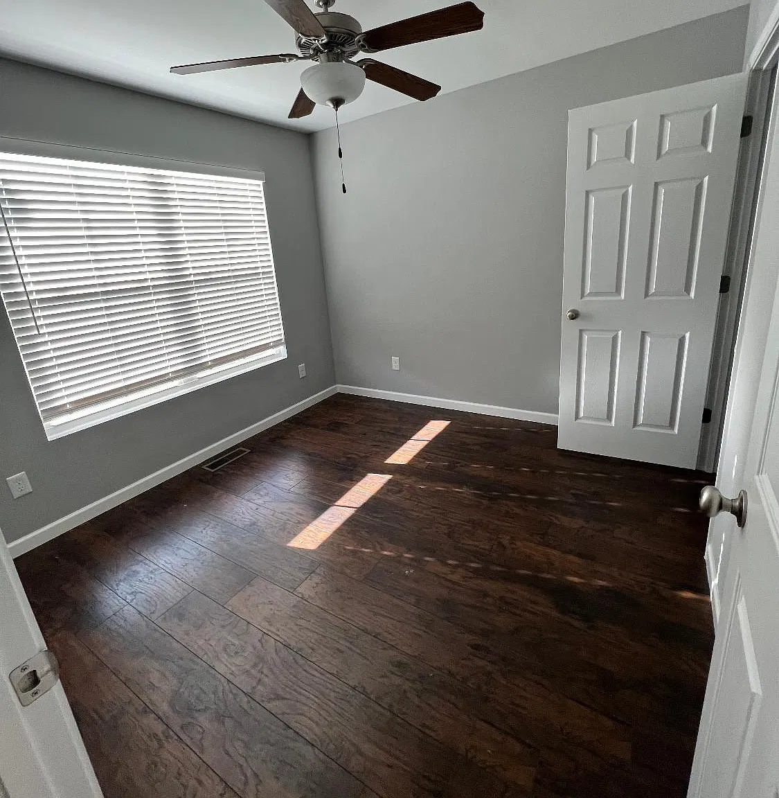 2 bed, 900 sqft, $1,800 — Photo 4