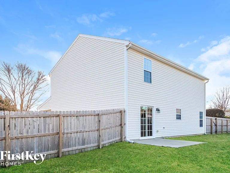 109 Sydney Ct — Photo 13