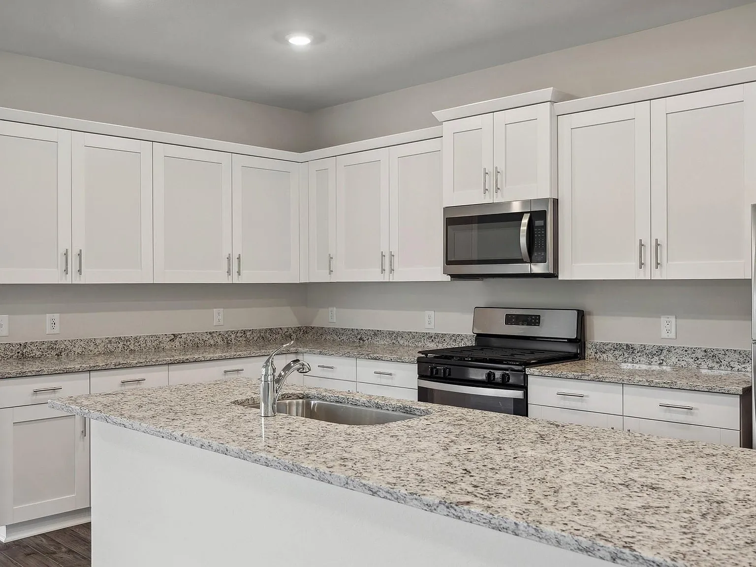 5 bed, 3.5 bath, 2824 sqft, $2,535 — Photo 4