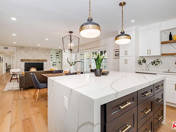 4th image of 2021 California Ave APT 1