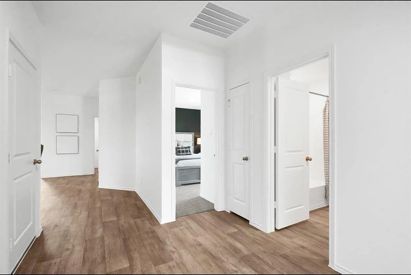 4 bed, 2.0 bath, 1802 sqft, $2,300 — Photo 2
