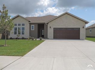 322 Shannon Ct, Lawrence, KS 66049