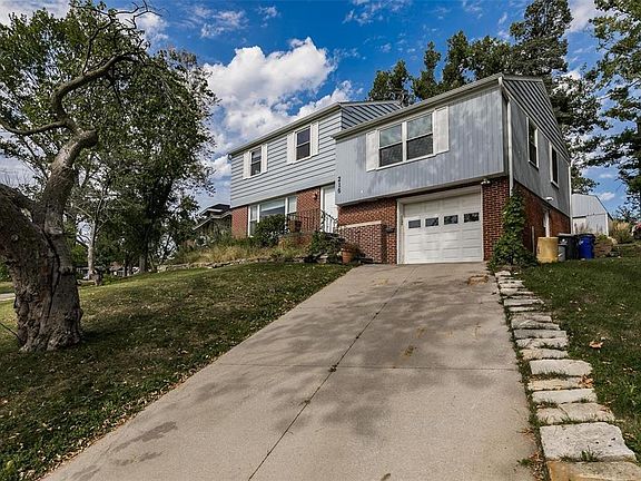 3rd image of 216 22nd St NE