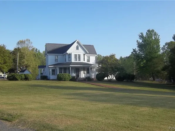 705 Greys Point Rd, Topping, VA 23169