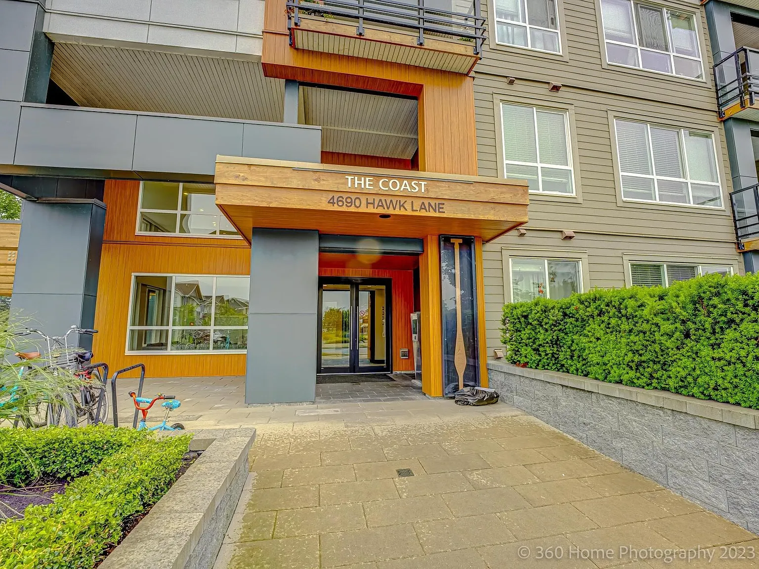 2 bed, 880 sqft, $2,700 — Photo 2