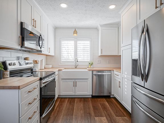 3rd image of 2063 E Waters Edge Dr