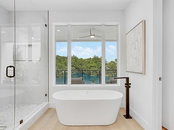 4th image of 1129 NE 18 Court #1129