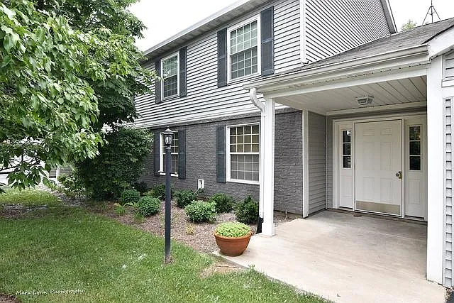 620 Mallard Ct — Photo 2