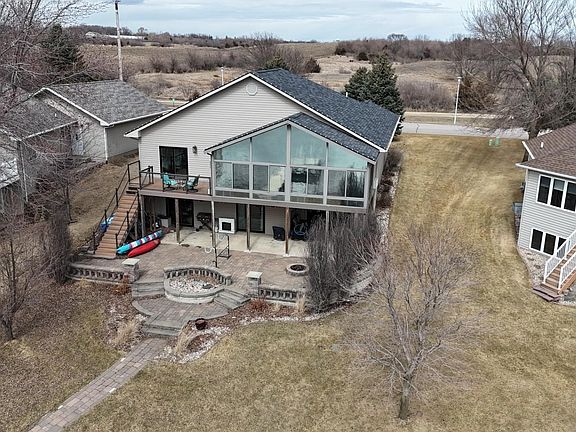 4th image of 32 Hill Dr