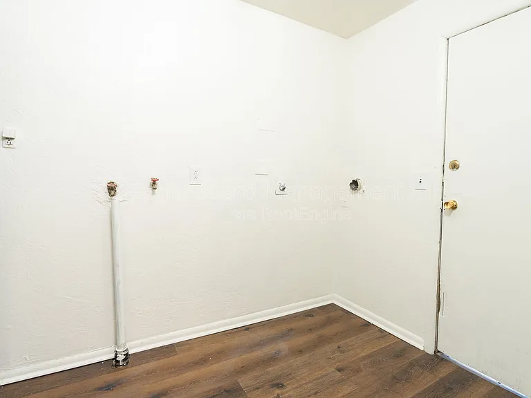 631 N Mount Carmel St — Photo 25