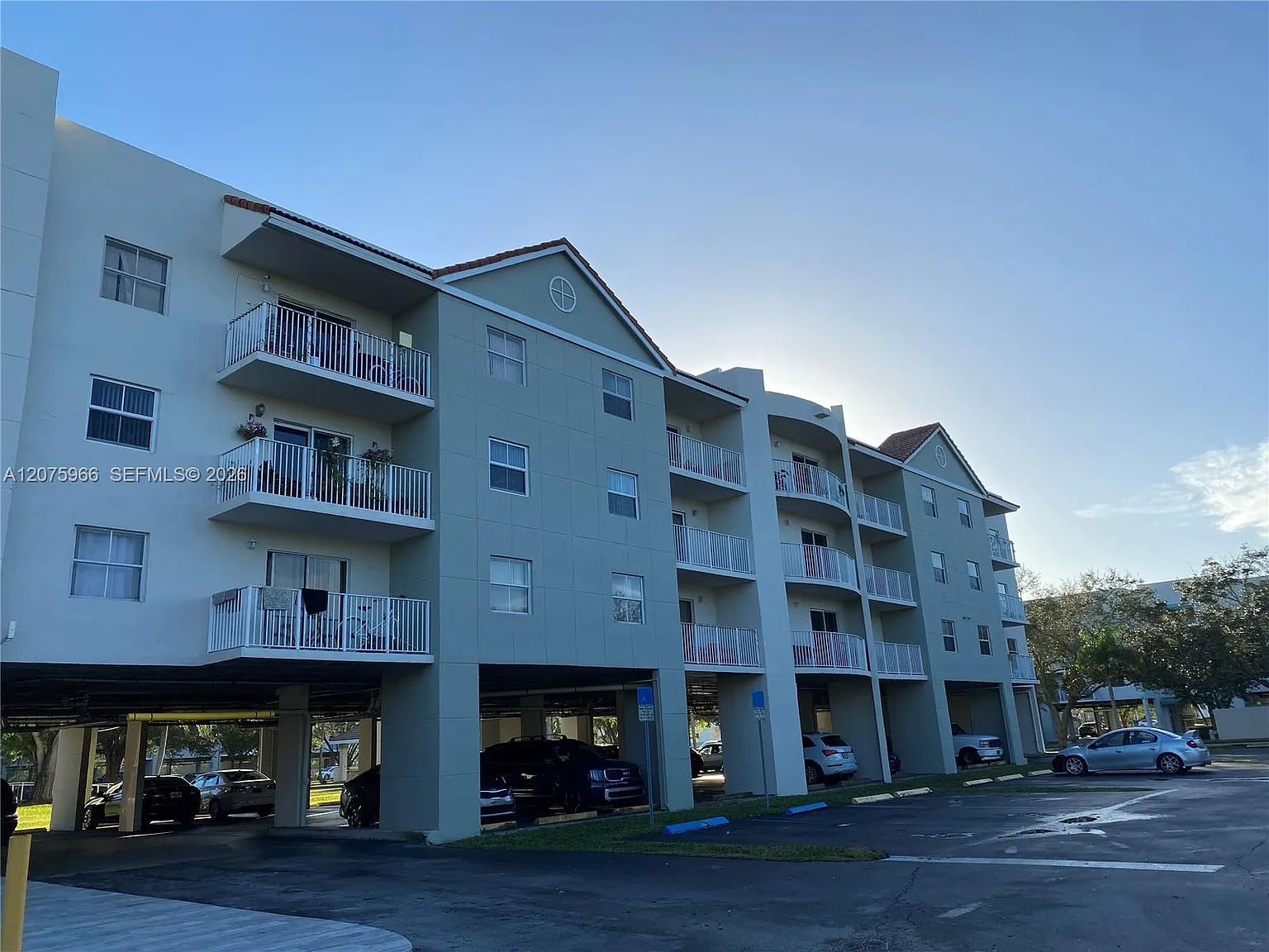 Saga Bay Gardens Condo — Photo 2