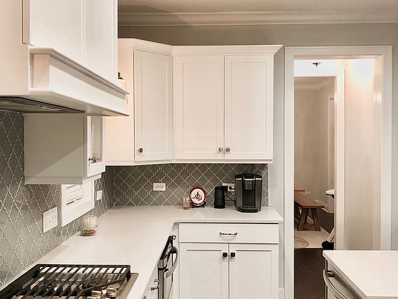 5th image of 715 Cutler St
