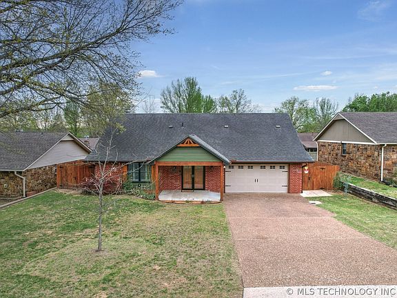 3rd image of 1712 Valley Rd