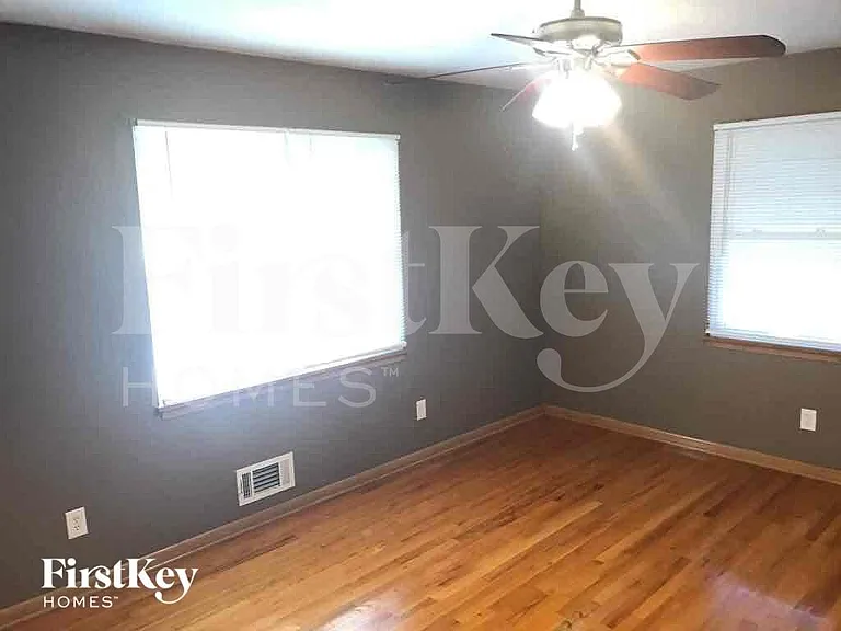 9009 E 84th St — Photo 6
