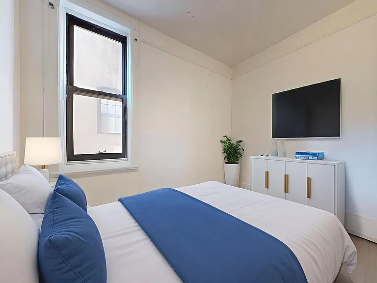 251 10th St #1B — Photo 9
