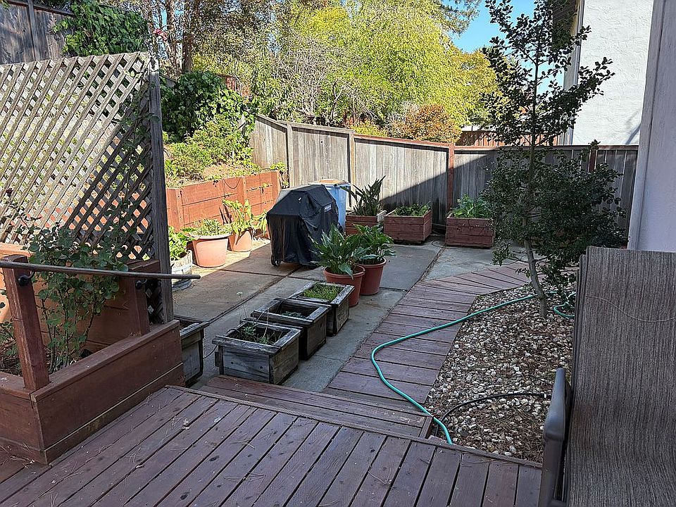 2nd image of 1865 Las Gallinas Ave