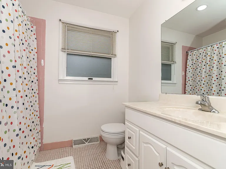 1744 Lark Ln — Photo 24