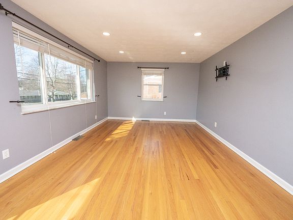 2nd image of 758 Rogers Rd