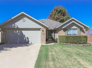 989 S Liberty Dr, Fayetteville, AR 72701