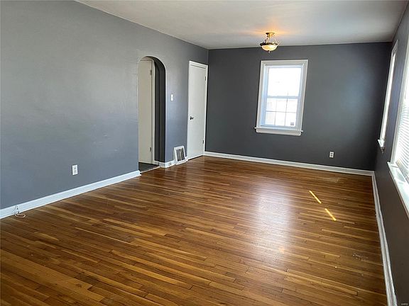 3rd image of 1465 E Duchesne Dr