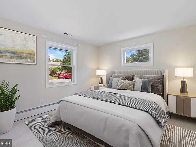 8005 Woodholme Cir — Photo 12