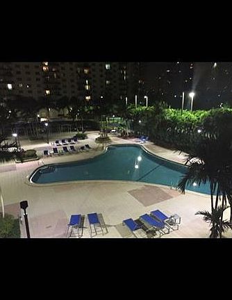 4th image of 19370 Collins Ave APT 304