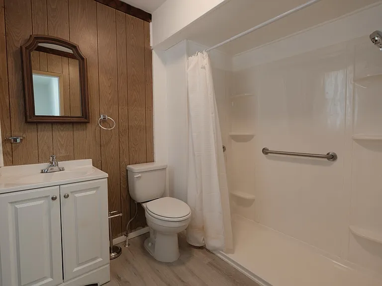 304 E Elm St — Photo 16