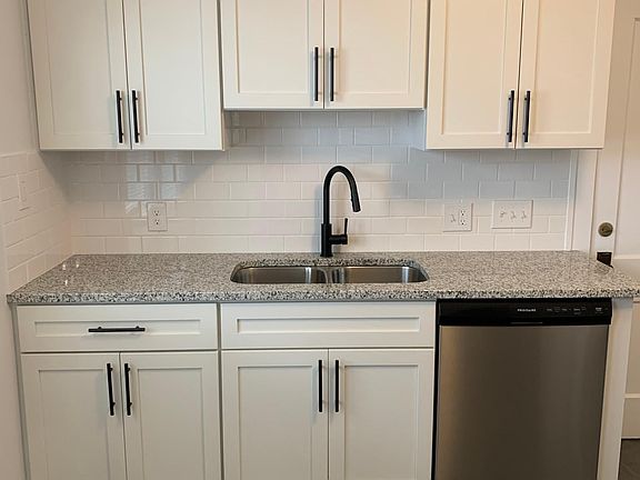 3rd image of 1323 W 106th St