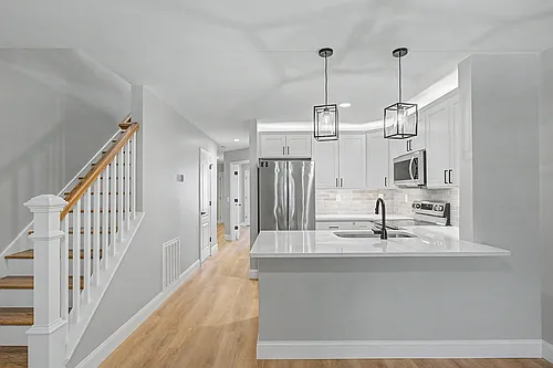1512 E Henry St Photo 1