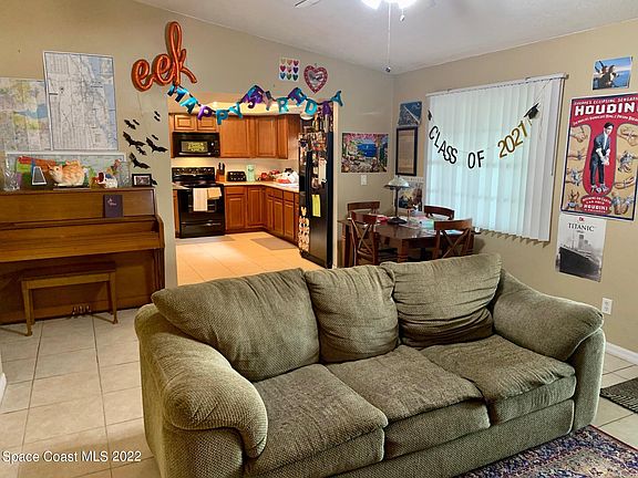 5th image of 829 Poinciana St