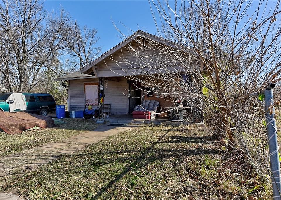 2nd image of 2124 N Lottie Ave