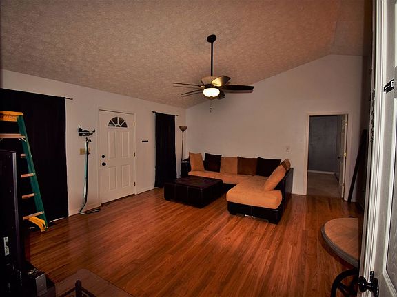 4th image of 5549 Carlyle Ave