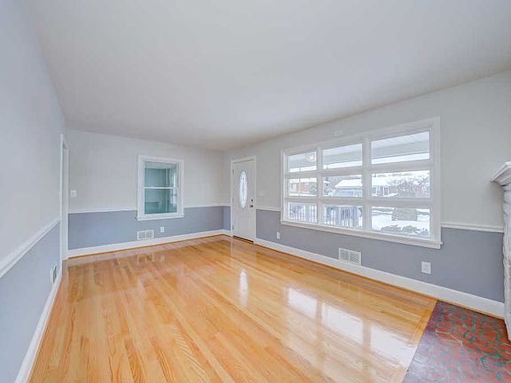5th image of 2632 Pinecrest Dr