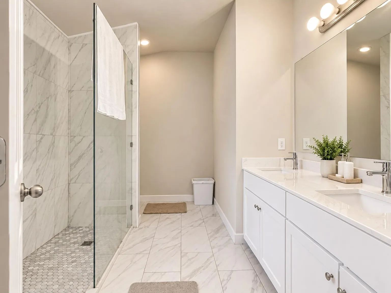 4 bed, 2.0 bath, 1708 sqft, $2,200 — Photo 3