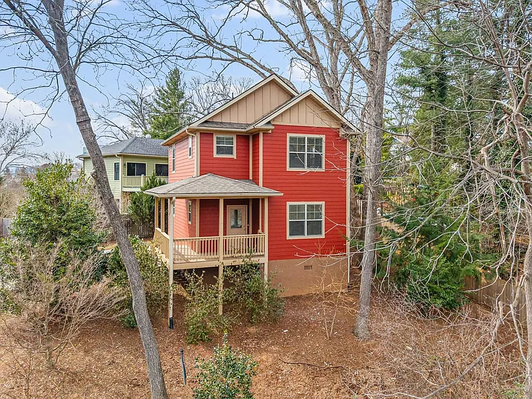 8 Thurland Ave — Photo 2