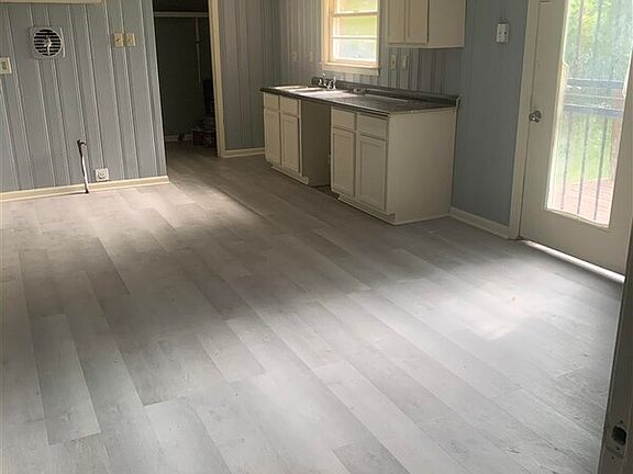 3rd image of 3745 Wickcliff Ln