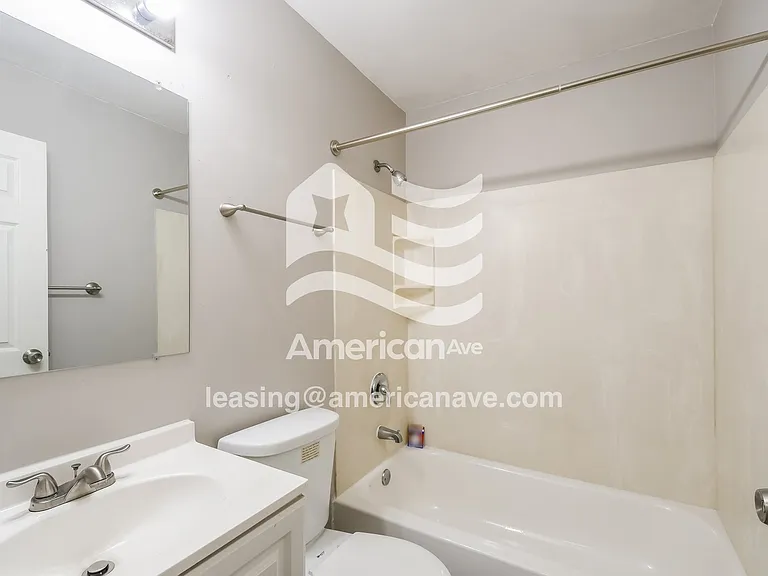 337956_013_wm_-_bathroom_13587176.jpg